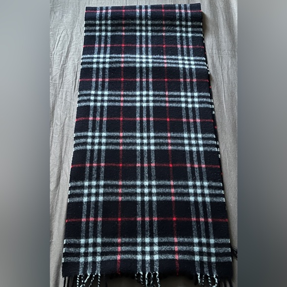 Burberry 100% Cashmere Scarf - Picture 3 of 3